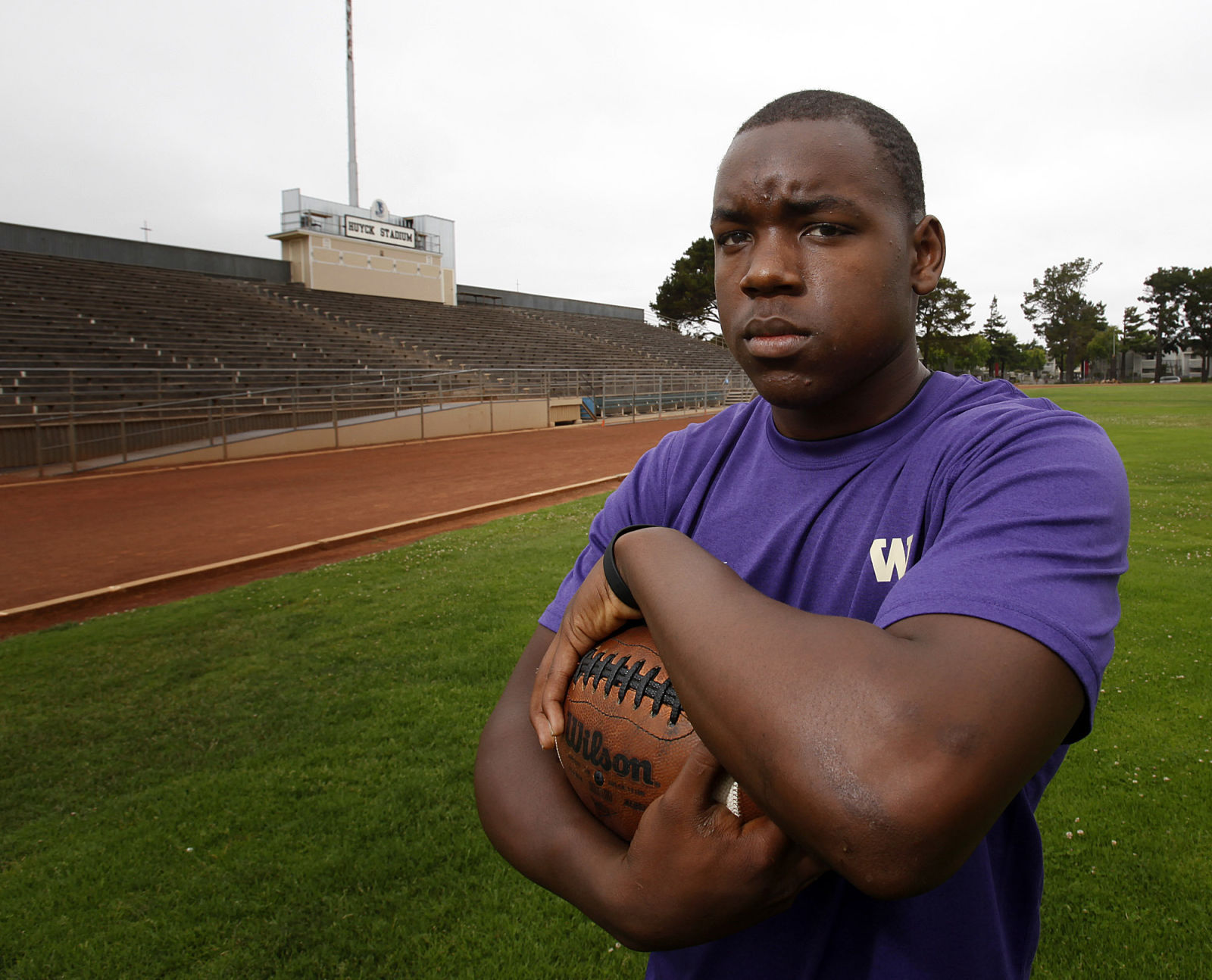 Lavon Coleman runs with the Huskies